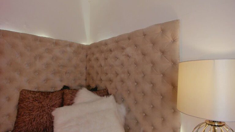 Alanna_Blakes's Streamate show and profile