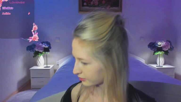 Julie_Blaze's Streamate show and profile