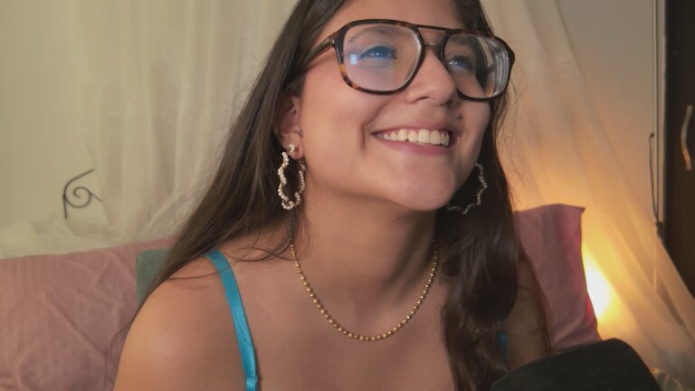 HaileyBunny_18's Streamate show and profile