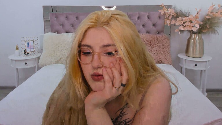 Polluxia's Streamate show and profile