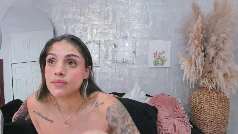 SaraBacker's Streamate show and profile