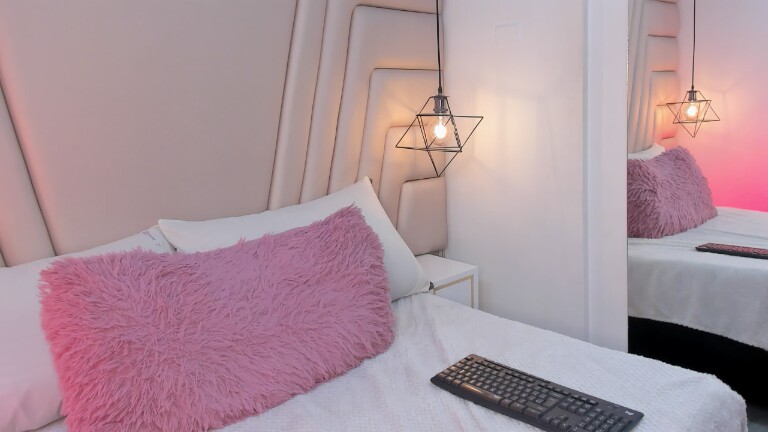 MonserrattMiller's Streamate show and profile