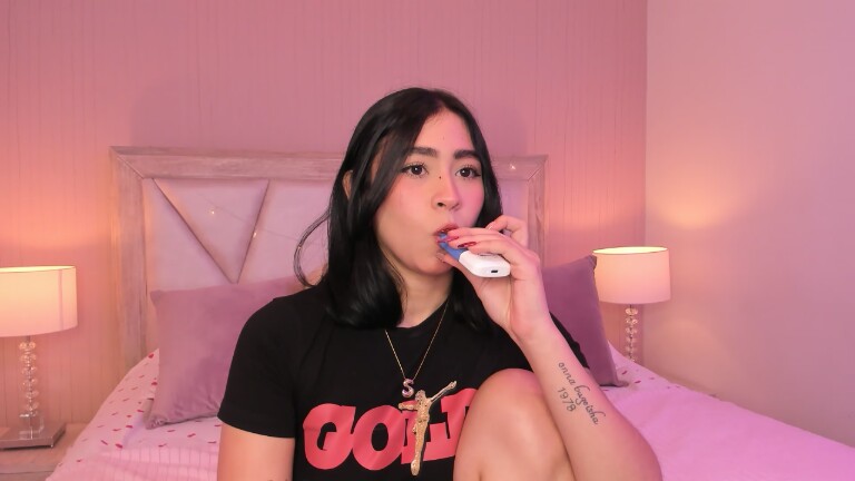 SophiaColinns's Streamate show and profile