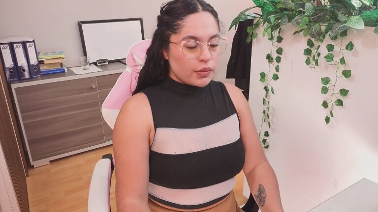 SharaThomas's Streamate show and profile