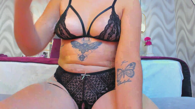 HollyJhonson's Streamate show and profile