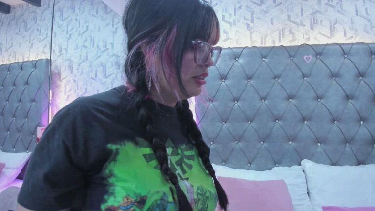 MaddieWaves's Streamate show and profile