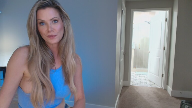 KissKrystal's Streamate show and profile