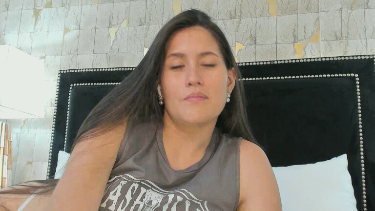 BrianaHunter69's Streamate show and profile