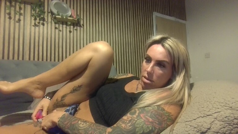 PoppyIngal's Streamate show and profile