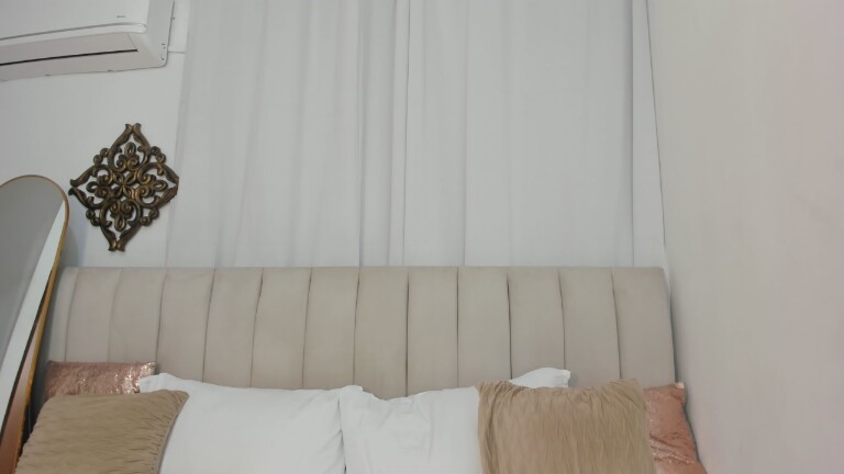 SophiaJohnes's Streamate show and profile