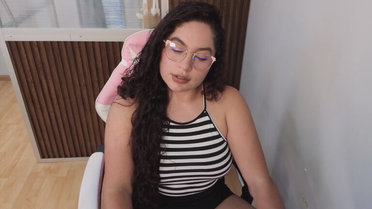 SharaThomas's Streamate show and profile