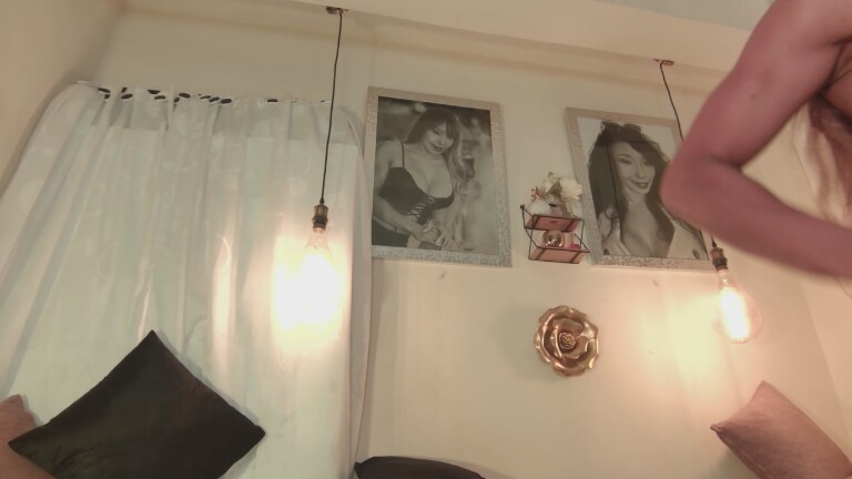 SelenaRossi's Streamate show and profile