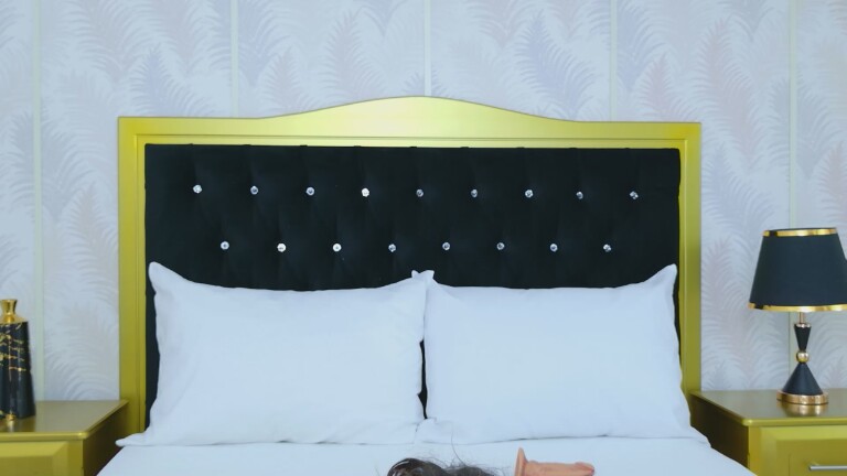 ZoeCortes's Streamate show and profile