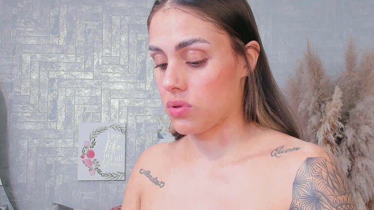 SaraBacker's Streamate show and profile