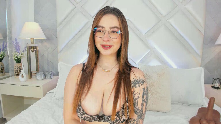 RoxanneWill's Streamate show and profile