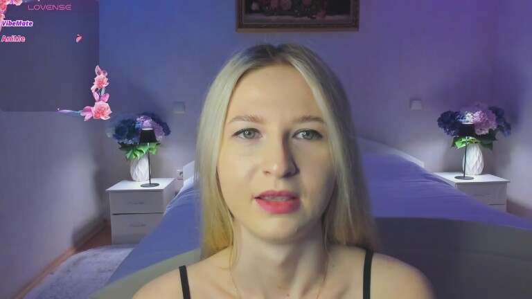 Julie_Blaze's Streamate show and profile