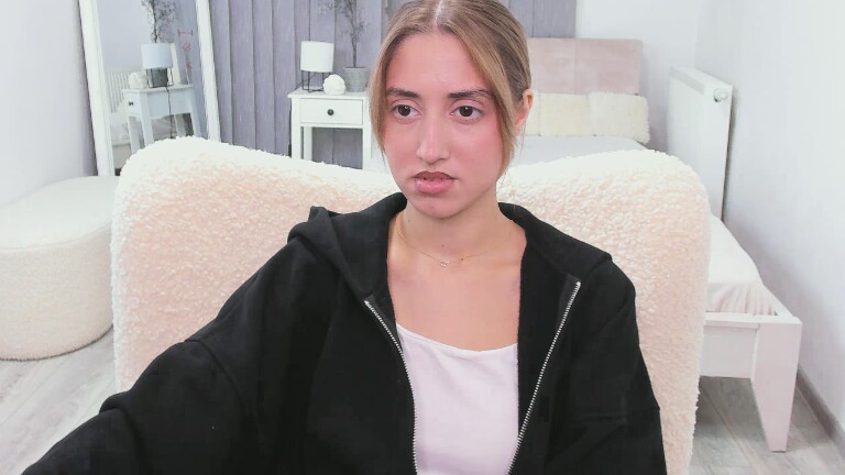 ChloeMatis's Streamate show and profile