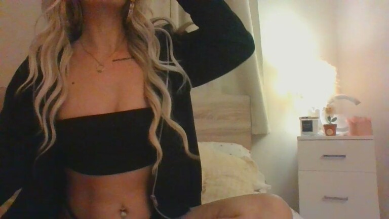 NaughtyLeahUK's Streamate show and profile