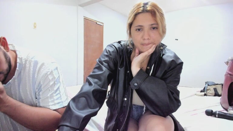 luna0102's Streamate show and profile