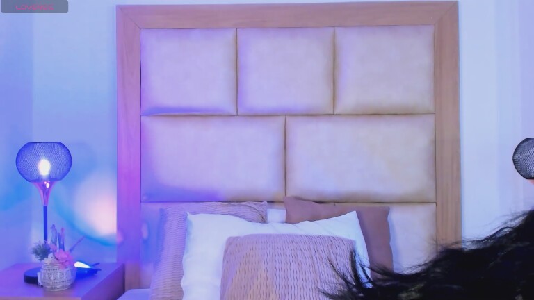 TaniaRedd's Streamate show and profile