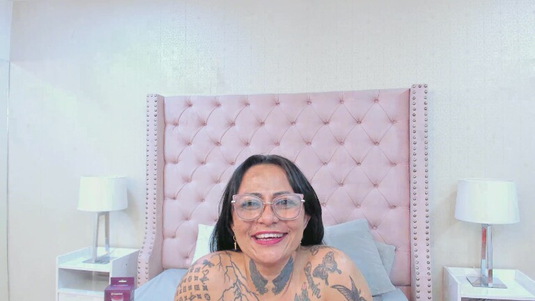 AntonelaMilf's Streamate show and profile