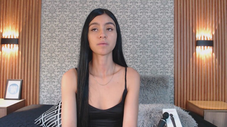 Charlotte_18's Streamate show and profile