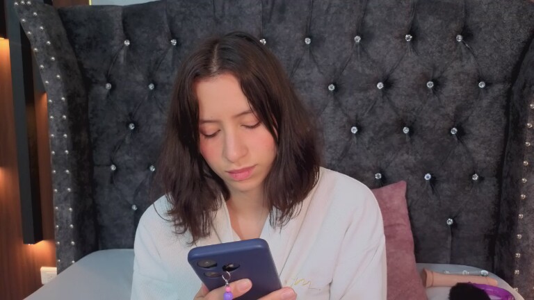 SelenaBraga's Streamate show and profile