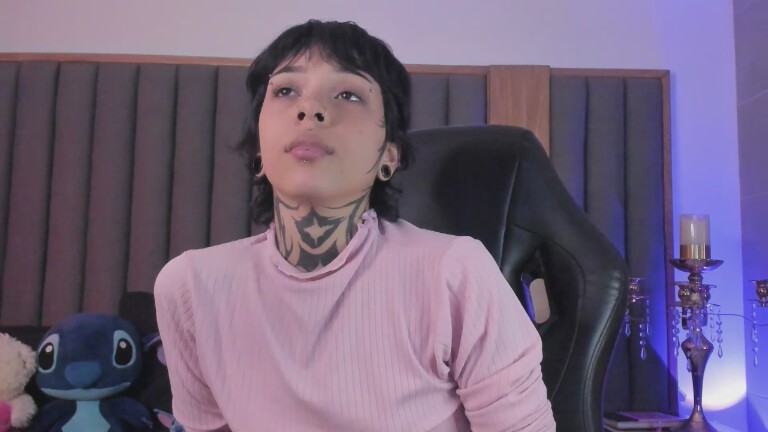 MissTomie19's Streamate show and profile