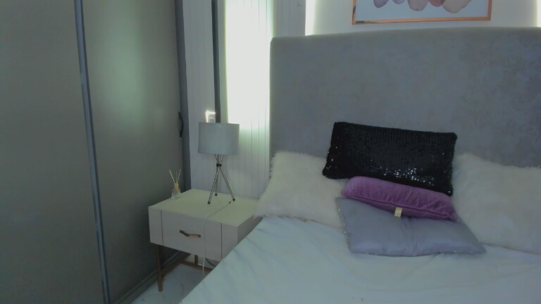 Violeta_Maddox's Streamate show and profile