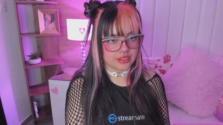 MaddieWaves's Streamate show and profile