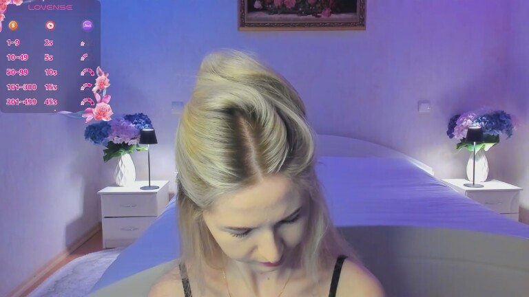 Julie_Blaze's Streamate show and profile