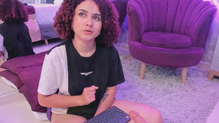 HollyJhonson's Streamate show and profile