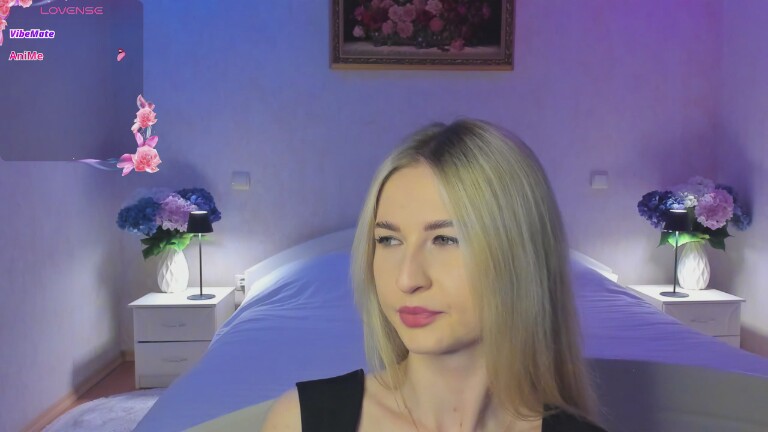 Julie_Blaze's Streamate show and profile