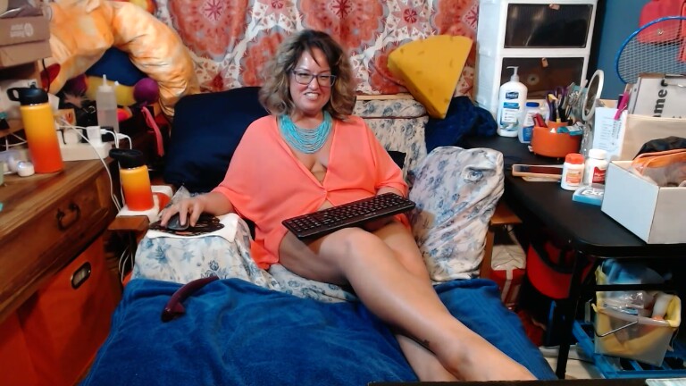 ClaudiaMidwestWife's Streamate show and profile