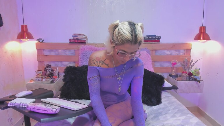 AmbeerLie's Streamate show and profile