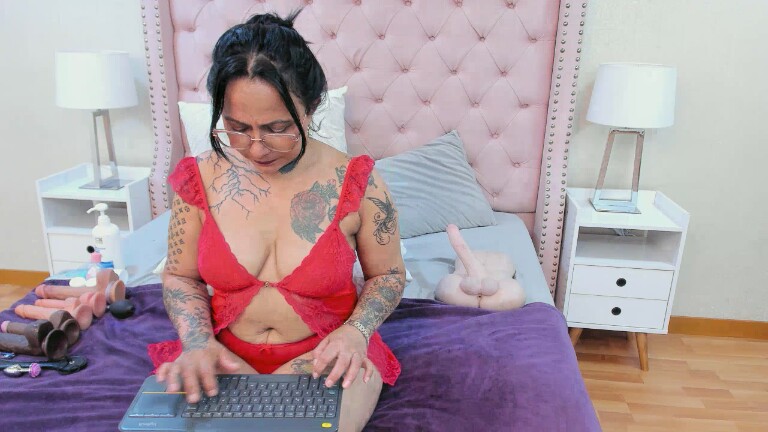 AntonelaMilf's Streamate show and profile