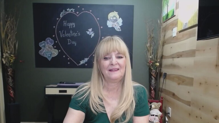 Adrianna_4u's Streamate show and profile