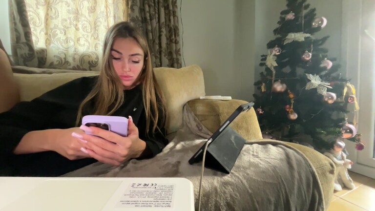 SophiaVoss2020's Streamate show and profile