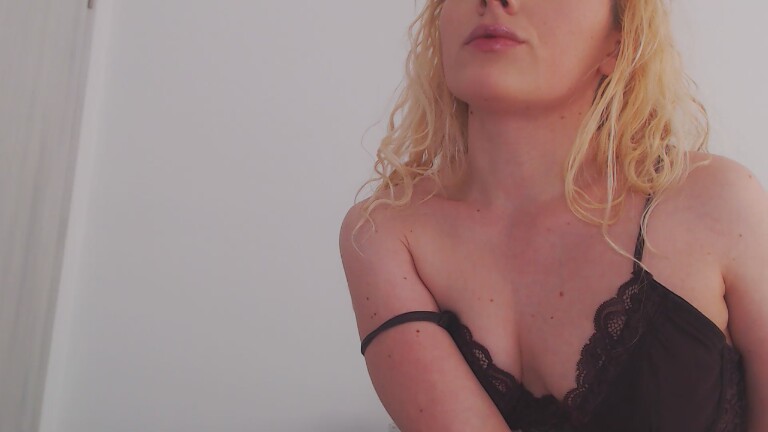 EVYE's Streamate show and profile