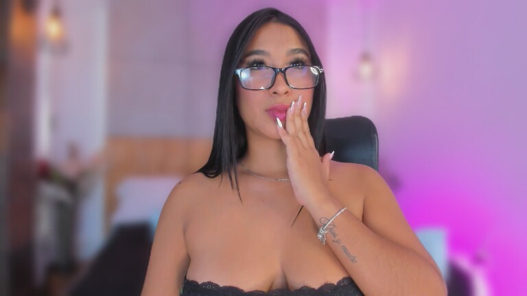 Bella_Harllow's Streamate show and profile