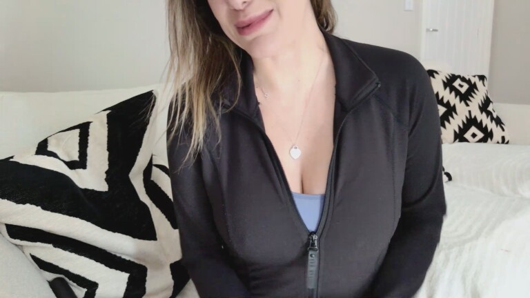 NaughtyMilfNextDoor's Streamate show and profile