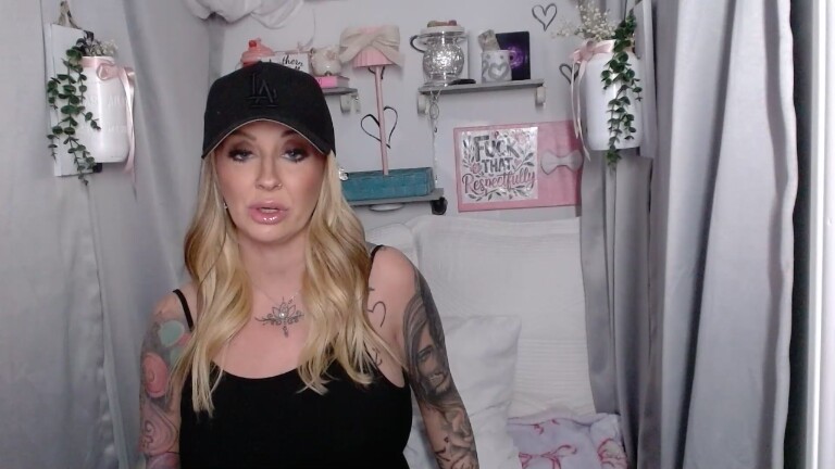 WhitneyJ's Streamate show and profile