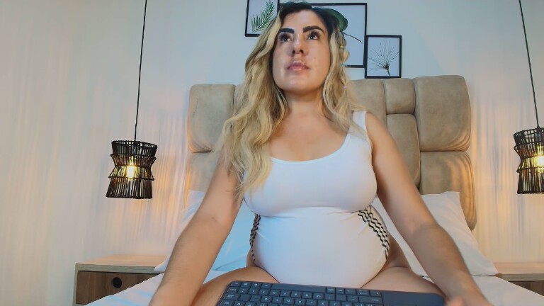 AdharaSmithh's Streamate show and profile