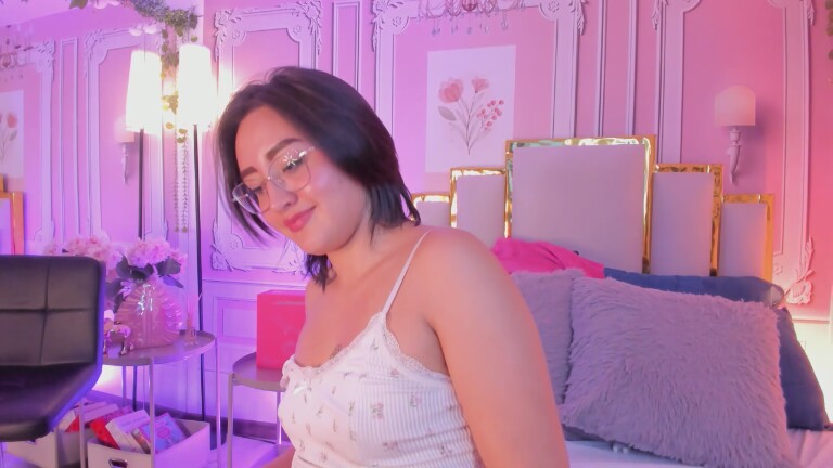 NaraSuarez's Streamate show and profile