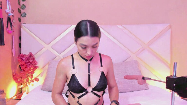 SaraSstonee's Streamate show and profile