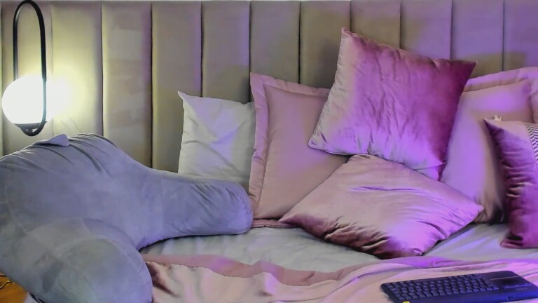 GingerSun's Streamate show and profile