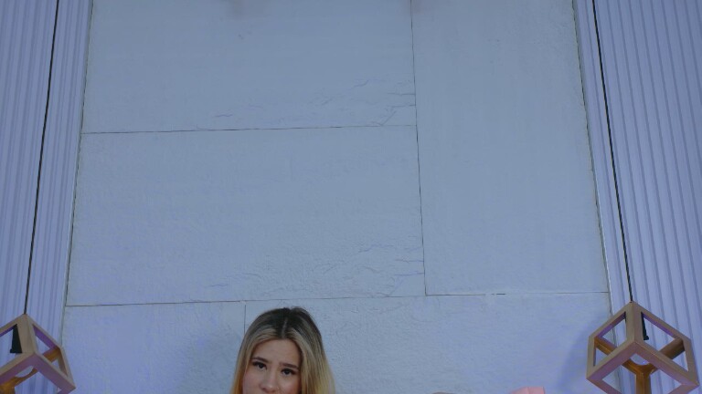 RileySweet's Streamate show and profile