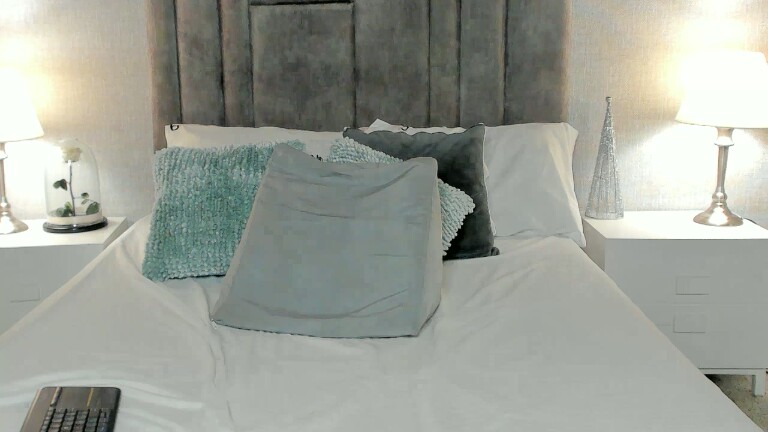 ZairaAbad's Streamate show and profile