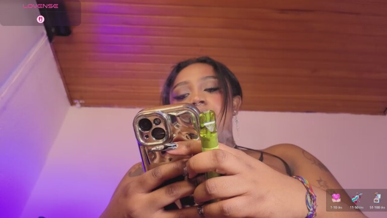 NovaSwan's Streamate show and profile