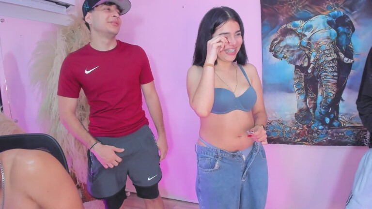 AdriRoss20's Streamate show and profile